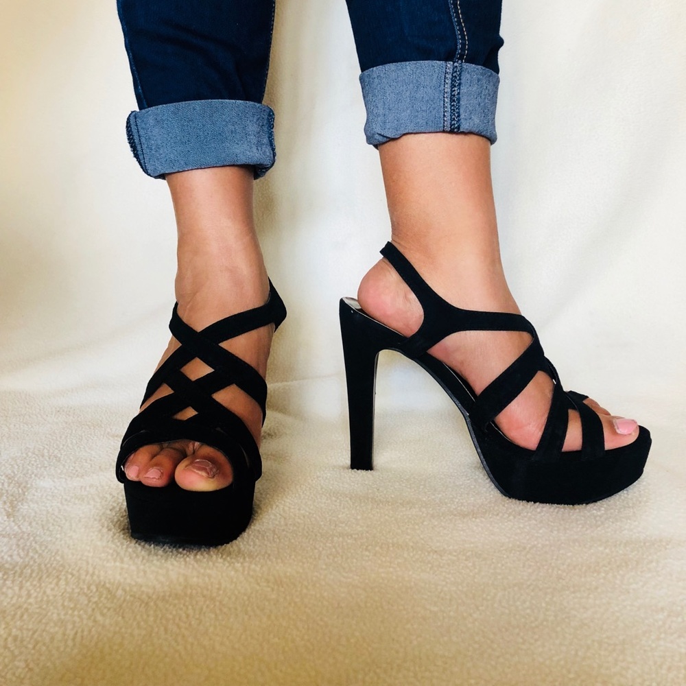 BLACK STRAPPY HEEL